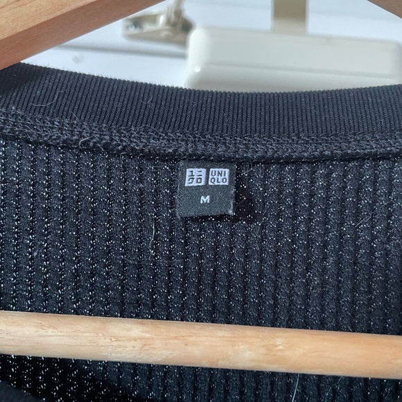 Uniqlo Black Long Sleeve Crew Neck Waffle Shirt Size Medium - Picture 2 of 5